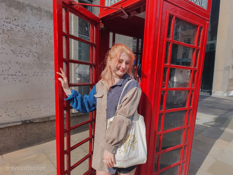 London solo,female solo travel - posing with the iconic red photo booth - traveloffscript