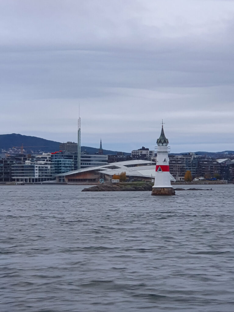 Oslo Boat Tour lighthouse - traveloffscript
