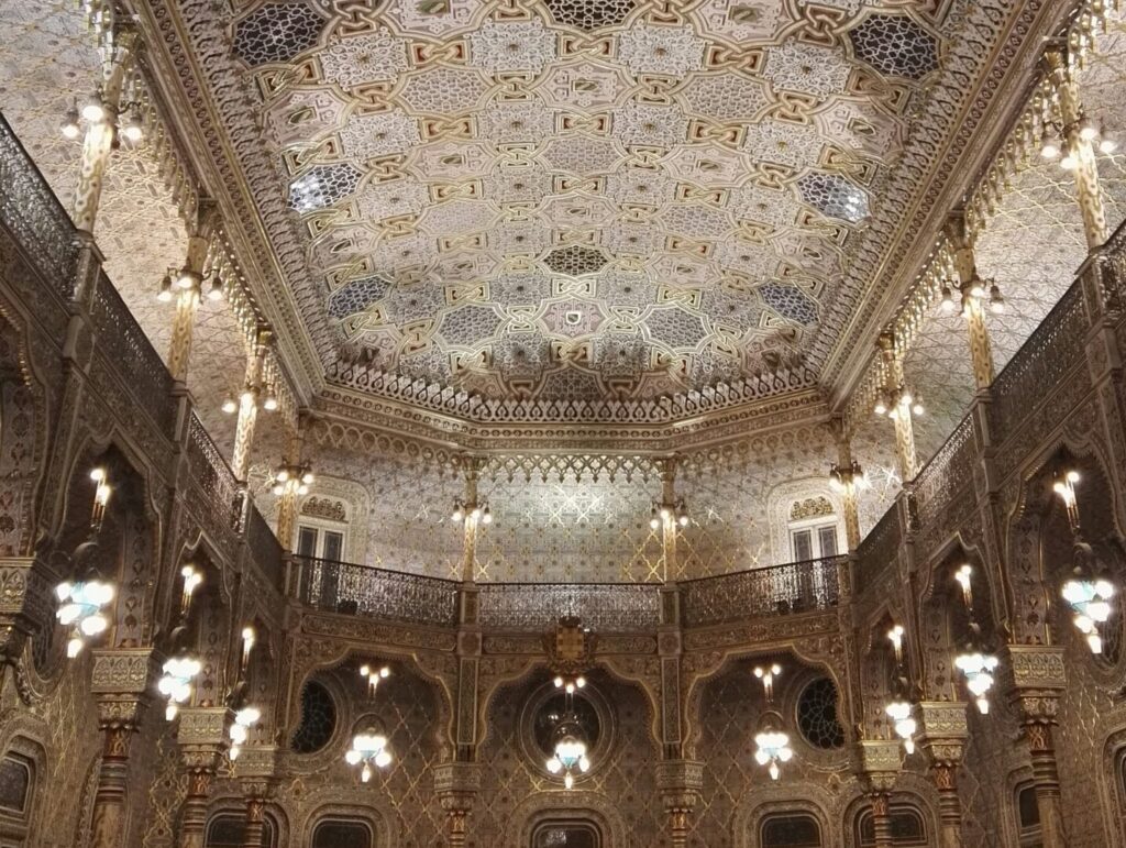 Palacio da bolsa tiled ceilings