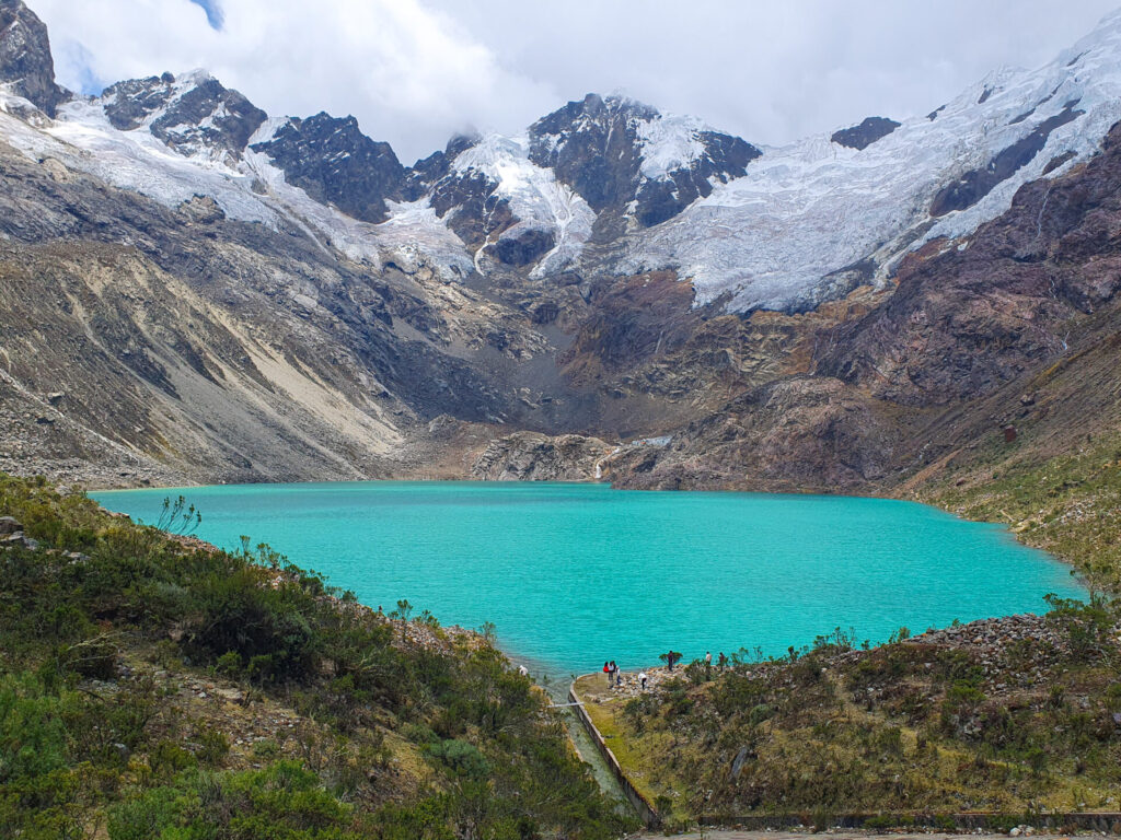 laguna rocotuyec huaraz peru - traveloffscript