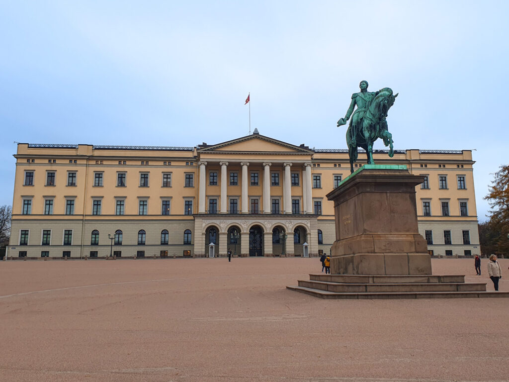 royal palace oslo - traveloffscript