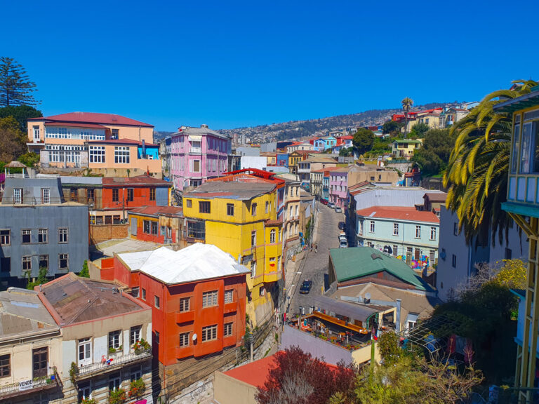 valparaiso colourful streets