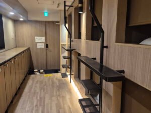 female floor capsule hotel tokyo -